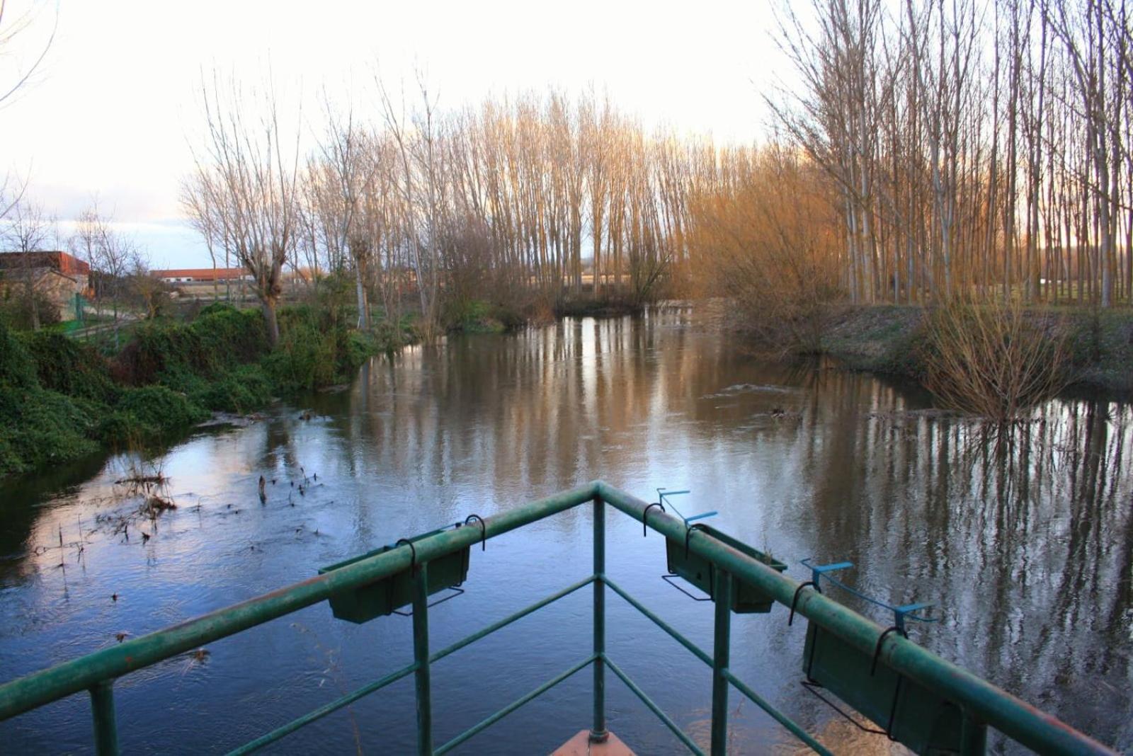 Complejo Oasis Beach Sobre El Rio Huerta  Eksteriør billede